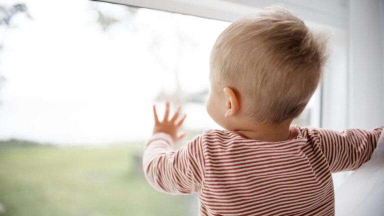 how-to-photograph-baby-natural-window-light